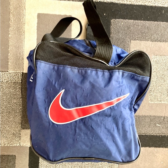 Vintage Nike Sport / Gym Bag - Picture 3 of 12